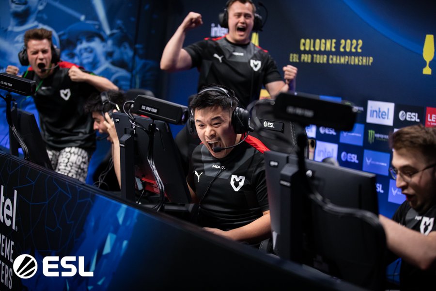 MOUZ sneak in an amazing comeback on Nuke to eliminate Heroic