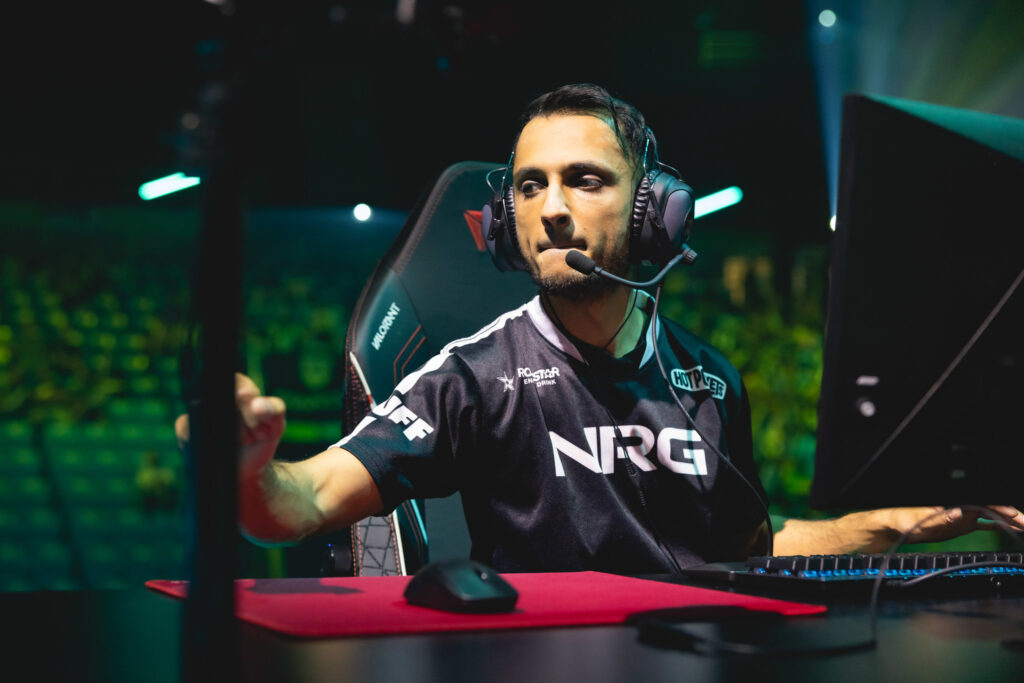 FNS Valorant crosshair and video settings