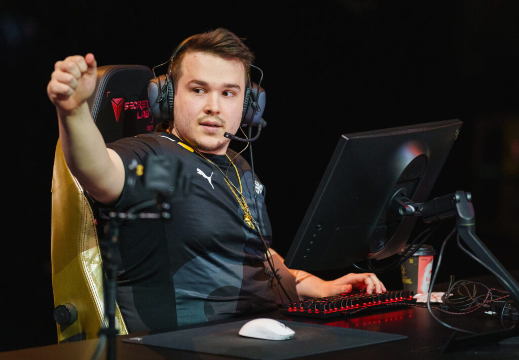 C9 Vanity’s Valorant crosshair and video settings