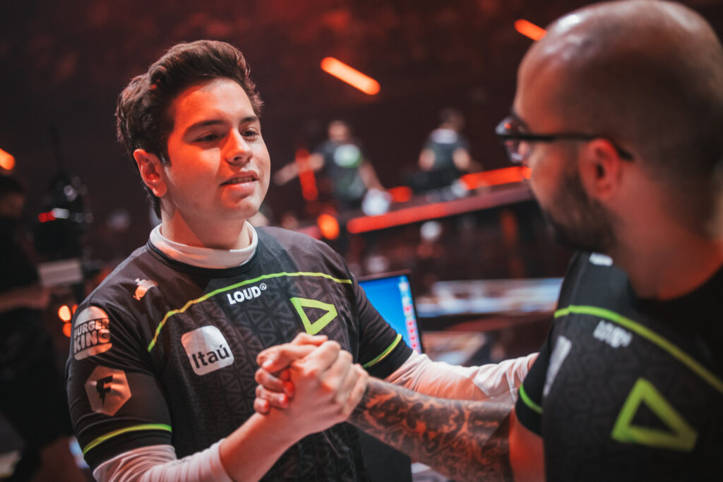 LOUD Less VALORANT crosshair and video settings