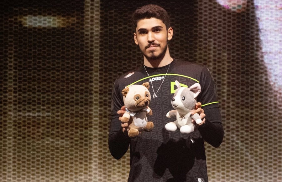 LOUD aspas before going on stage at VCT Champs Istanbul