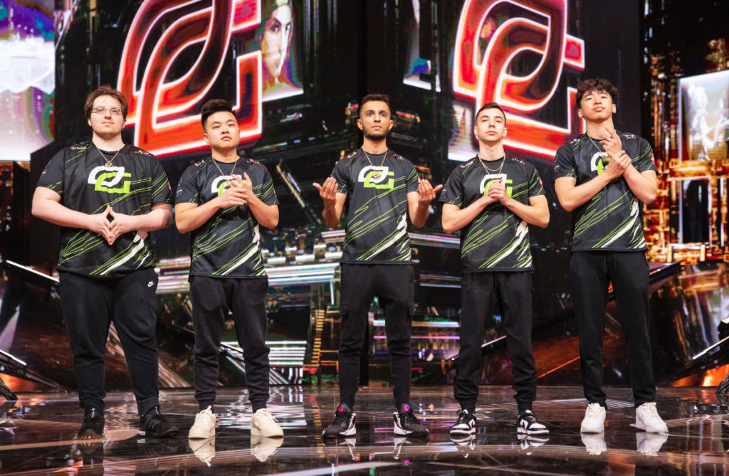 OpTic FNS poses with his team at Champions 2022.