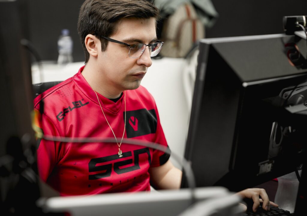 Shroud’s VALORANT crosshair and video settings