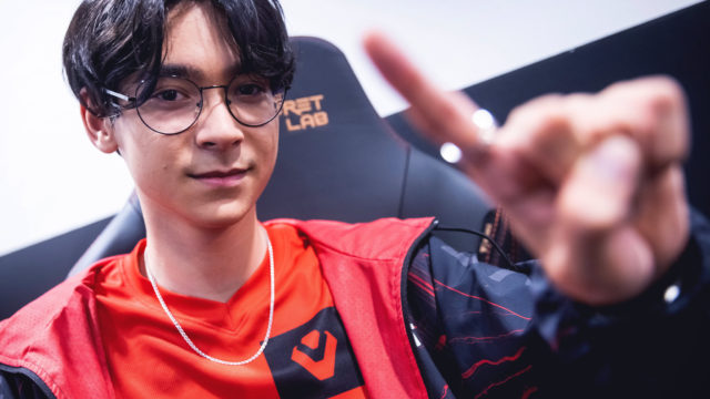 TenZ's VALORANT crosshair settings and video settings