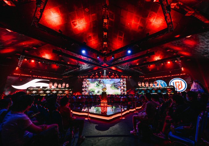 An image showing the TI grand stage with the Aegis on display and the screen behind. Secret vs Thunder Awaken