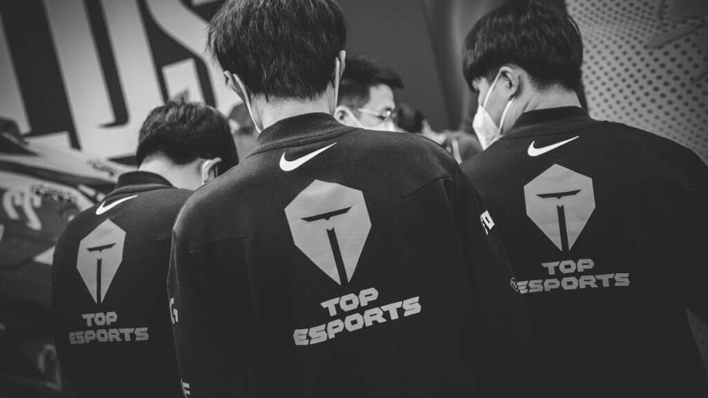 Worlds 2022: How an In-Game Bug Lost TES a Quarterfinals Spot