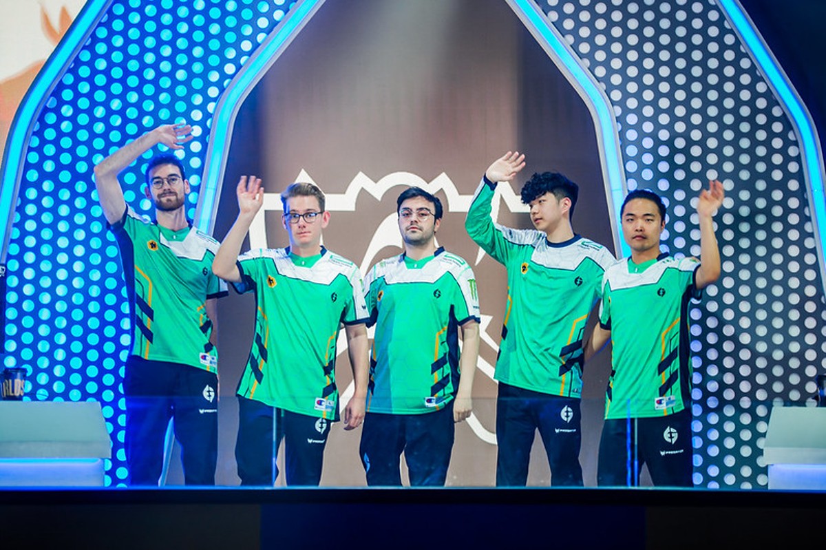 Evil Geniuses advances to Worlds 2022 group stage after a cleansweep against MAD Lions