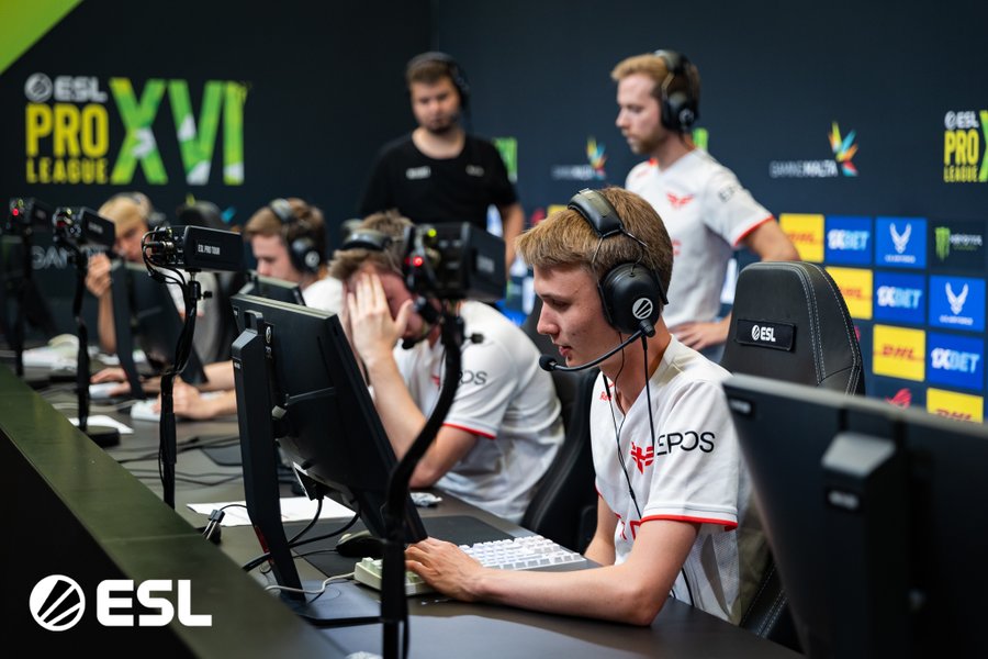 Stavn’s CS: GO crosshair and viewmodel settings