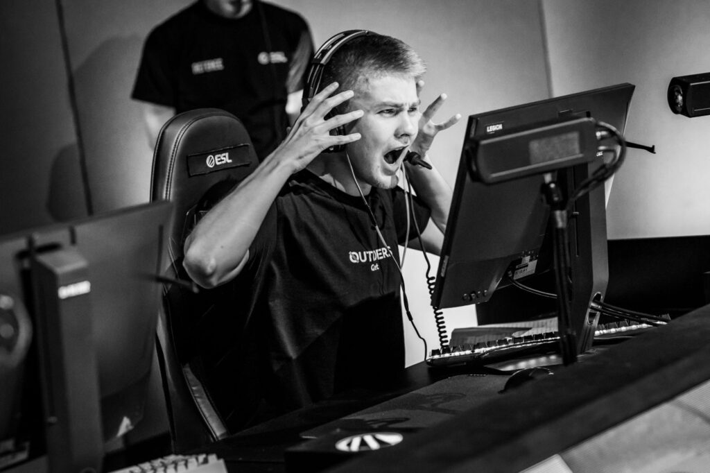 Outsiders decimate Fnatic in IEM Rio Quarter-Finals