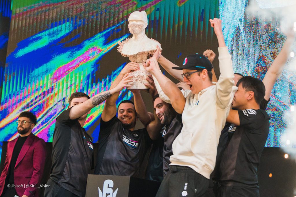 Team BDS members celebrating their Six Jönköping Major 2022 victory.