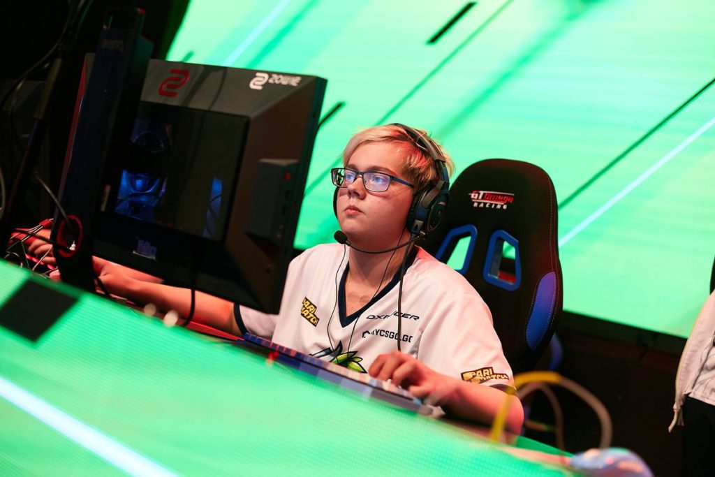 Magixx plays for Team Spirit and has been the team's frontline player for quite some time now. In image, Magixx playing in front of a computer on LAN. This article references Magixx CS: GO crosshair, bob, viewmodel and video settings.