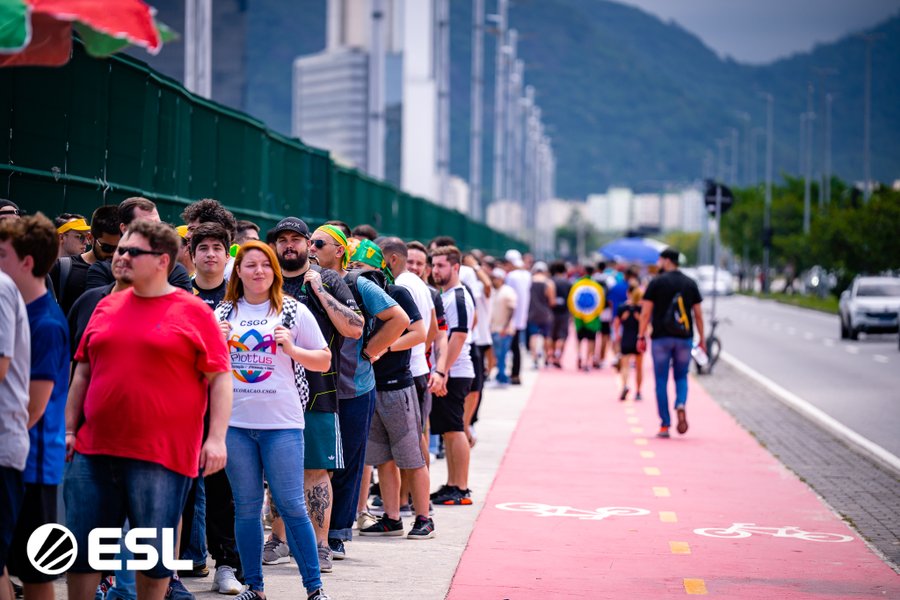 Fans wait outside the arena on Day 1 of the IEM Rio Major playoffs . 