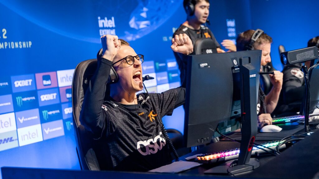 Fashr’s ‘different’ CS: GO settings, crosshair and viewmodel settings