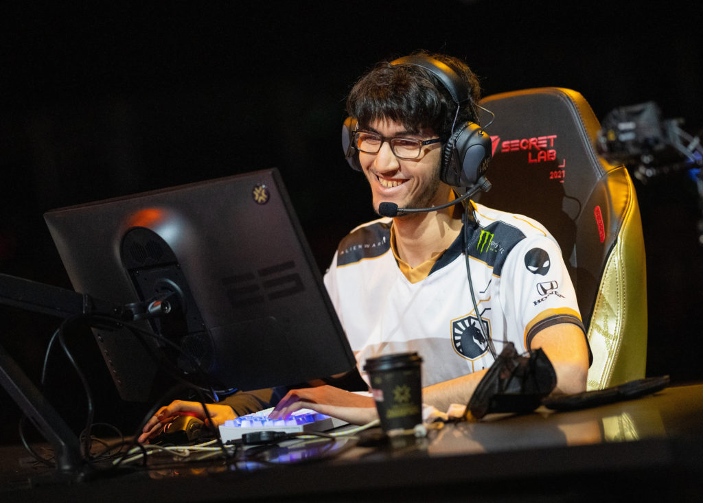 Nivera Valorant Crosshair and Video Settings