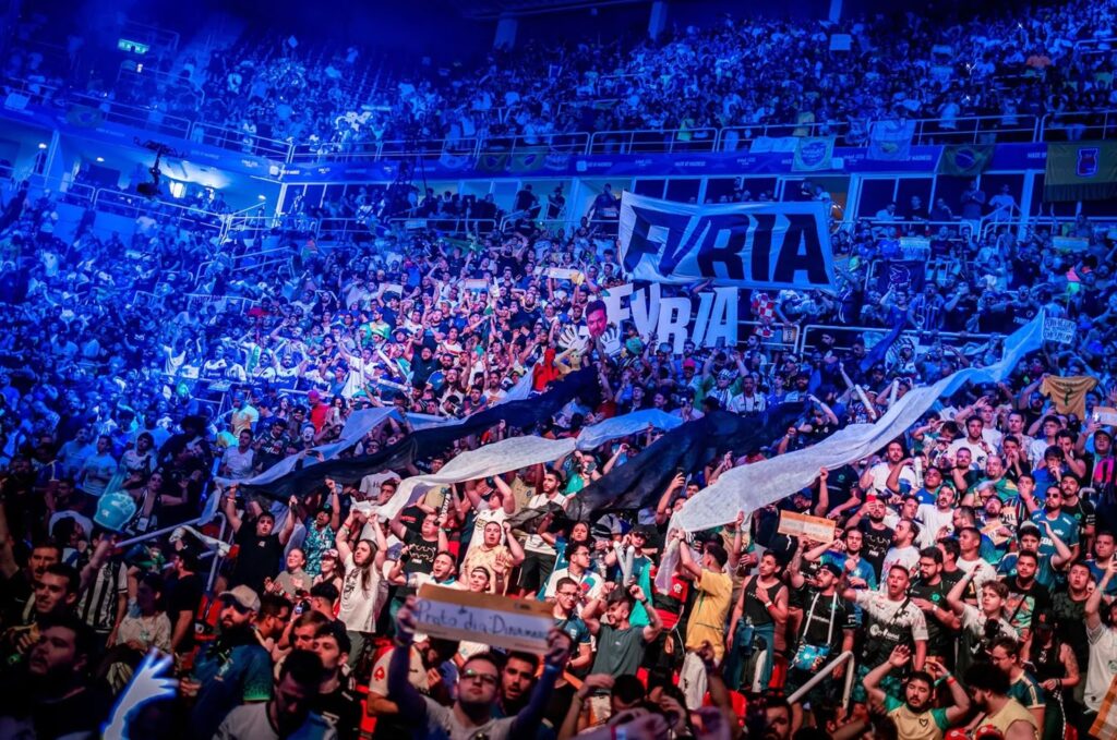 Fans cheering for their favorite teams at IEM Rio Major 2022. 