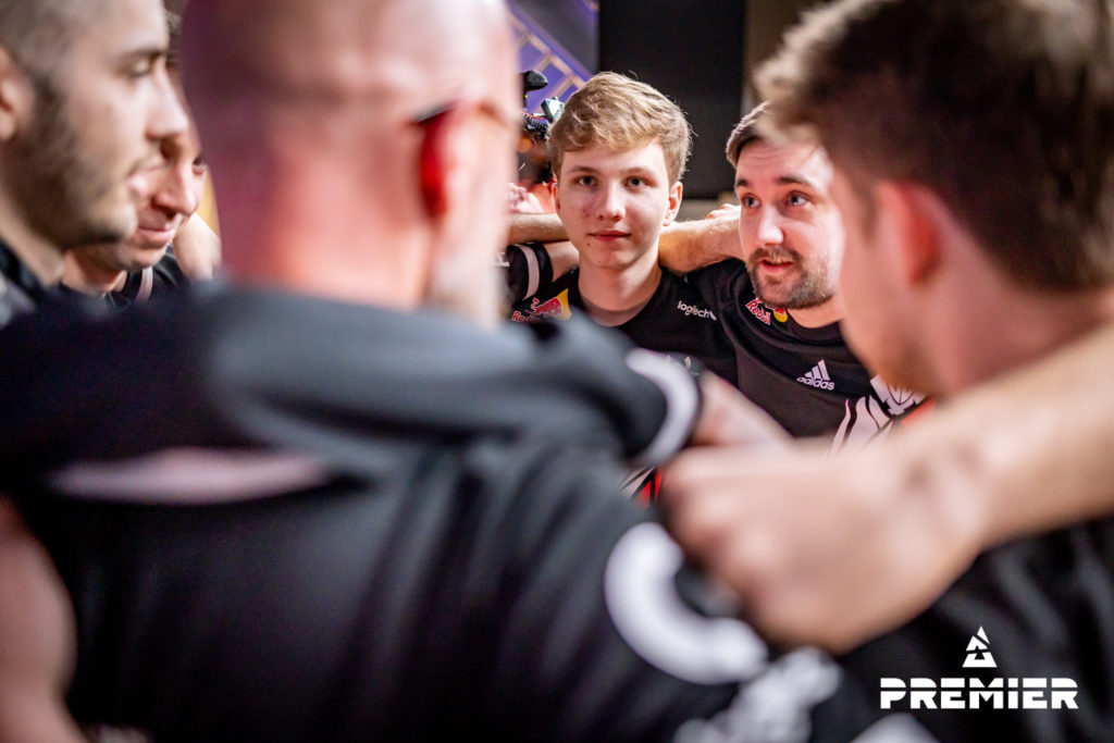 m0NESY carried G2 in their match against Outsiders