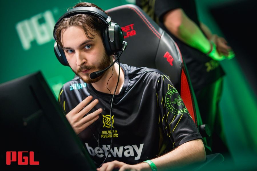 Hampus CS:GO crosshair and viewmodel settings