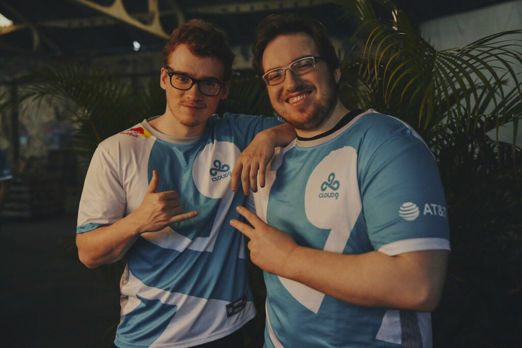 An image of Zellsis and Yay posing for the camera in the iconic Blue and White Cloud9 jerseys