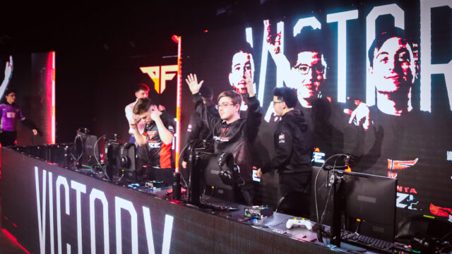 Atlanta FaZe celebrate their Call of Duty League Major 2 win