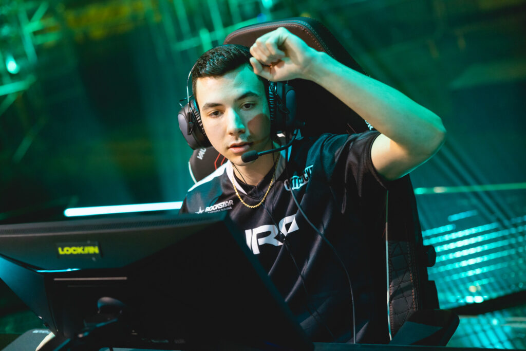 Crashies VALORANT crosshair and video settings