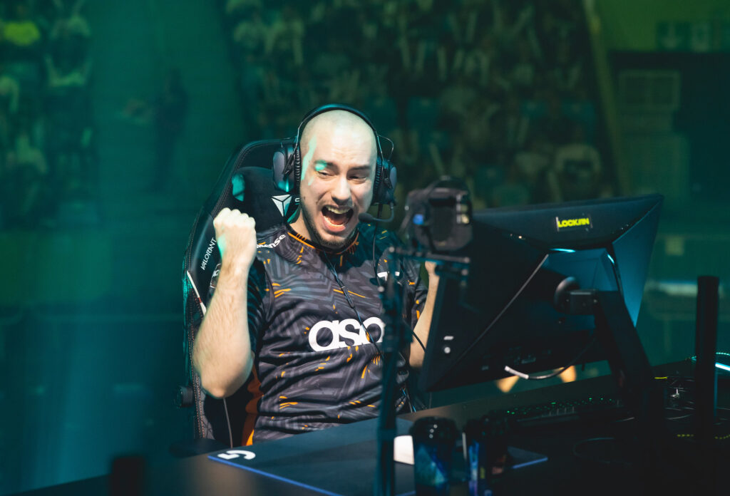 Derke VALORANT settings: Crosshair, video and keybinds