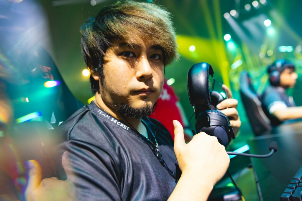 JessieVash thumbs up for the camera 