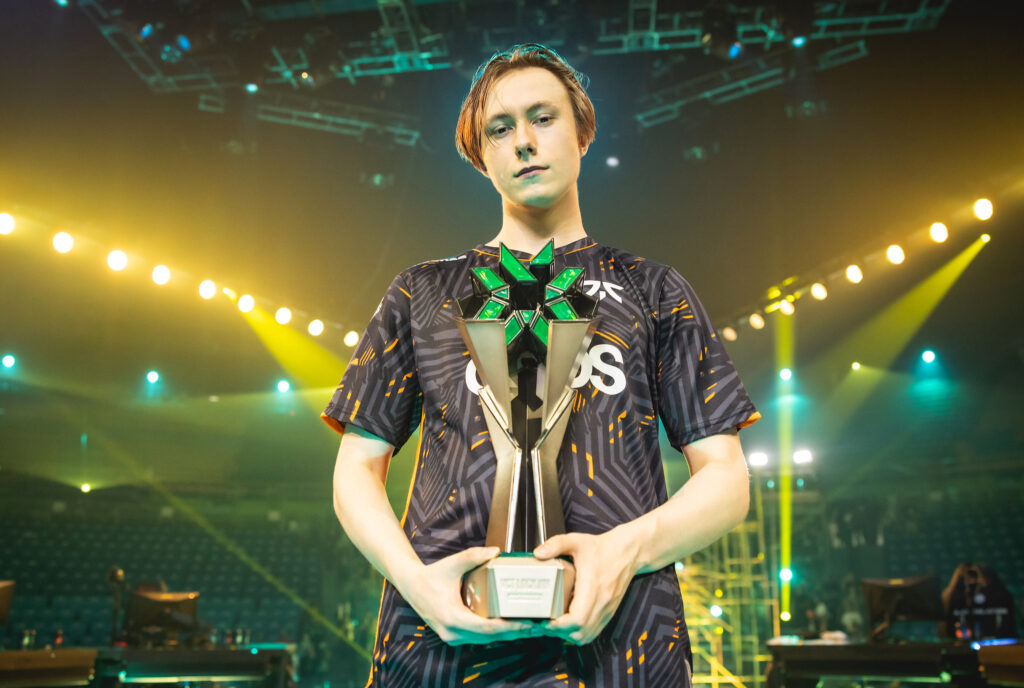 Chronicle VALORANT settings: Crosshair code, keybinds, and video settings