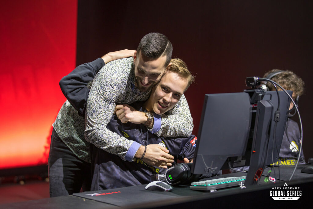 Falloutt hugs Gnaske at LAN in London (Photo EA/Joe Brady)