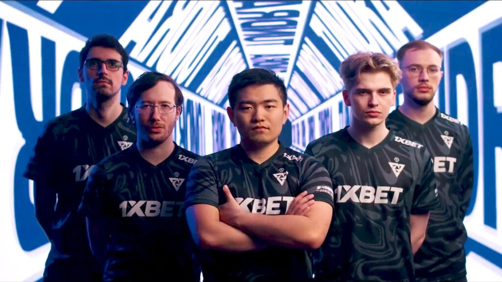 Picture of the Tundra Esports Dota 2 squad during Lima Major team intro.