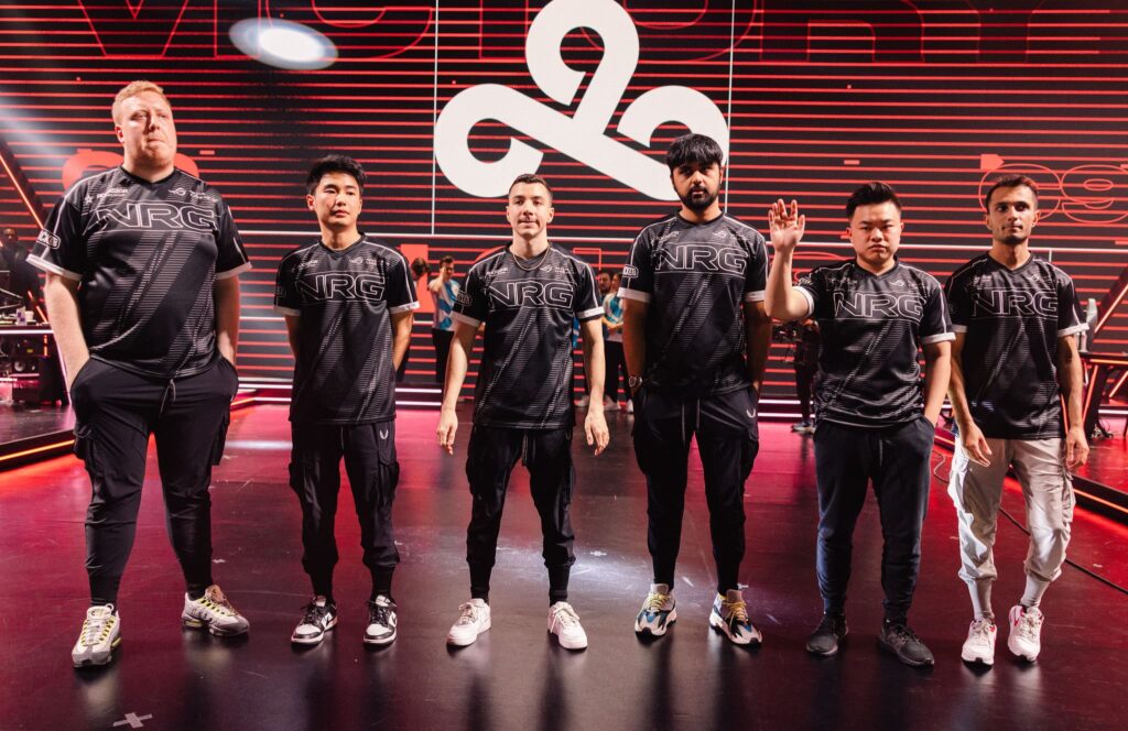 Ardiis and NRG bid farewell to the fans after falling to Cloud9 during Week 4 of 2023 VCT Americas at the Riot Games Arena on April 23, 2023.