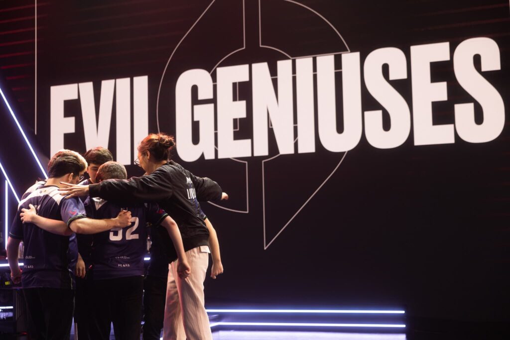 Potter huddles with her Evil Geniuses players onstage during Week 2 of 2023 VCT Americas at the Riot Games Arena on April 10, 2023. 