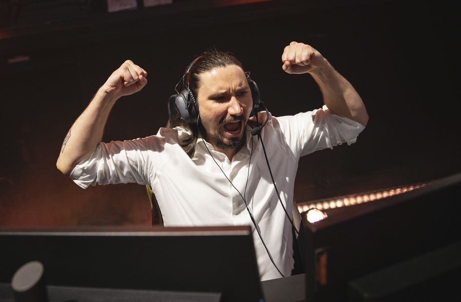 Sentinels SykkoNT raising his arms in jubiliation on Stage.