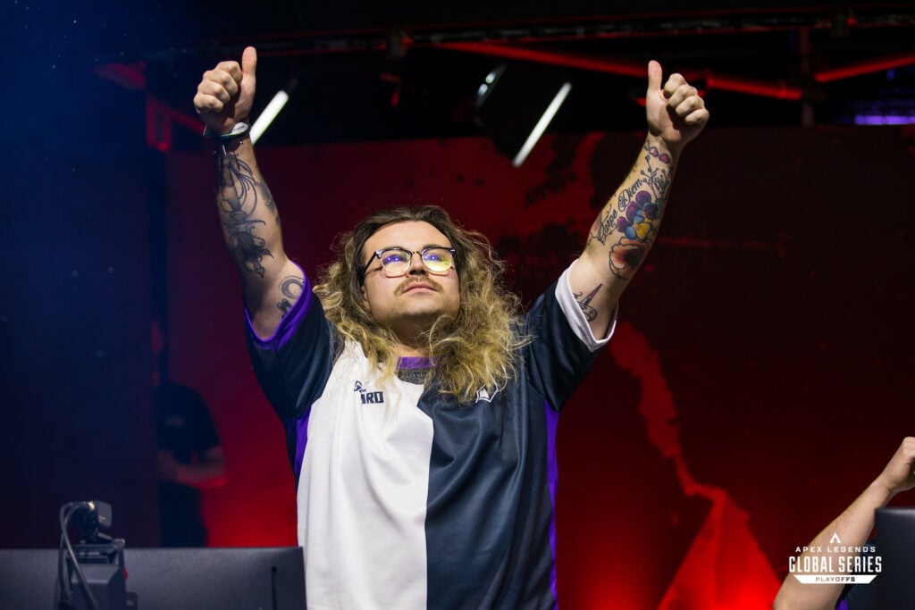 RamBeau thumbs upping towards the LAN crowd