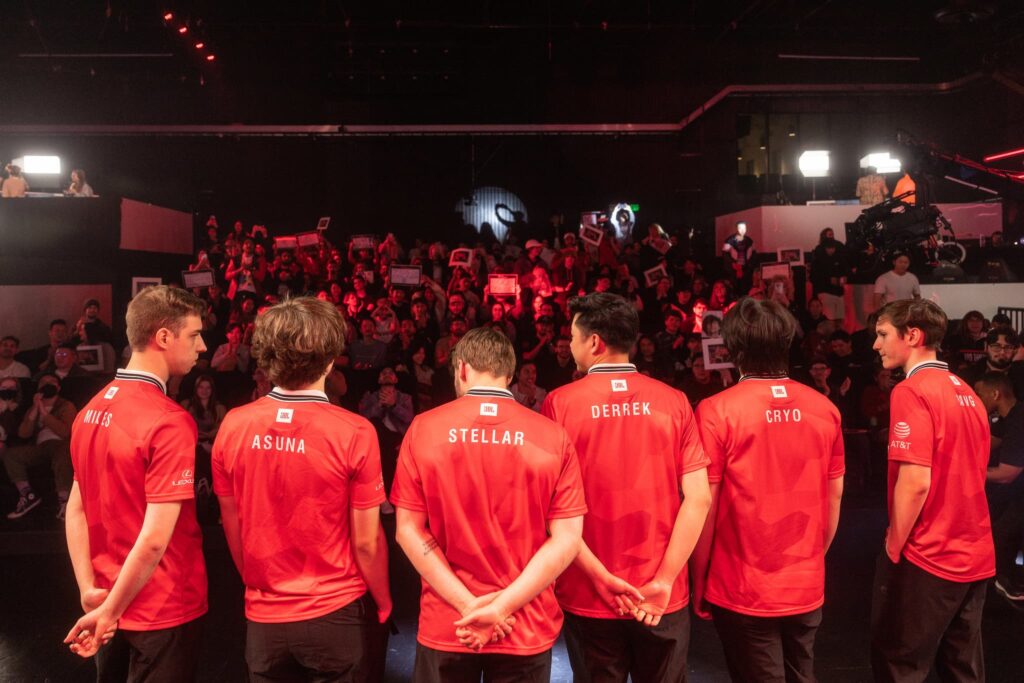 100 Thieves, with Derrek in the middle, stands for the crowd after facing LOUD during Week 6 of 2023 VCT Americas at the Riot Games Arena on May 7, 2023.