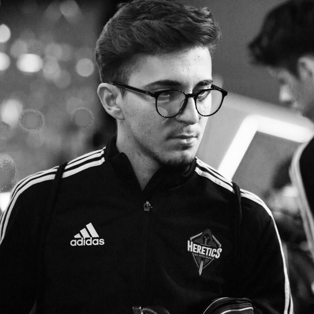 JurNii has previously been part of the Heretics organisation.