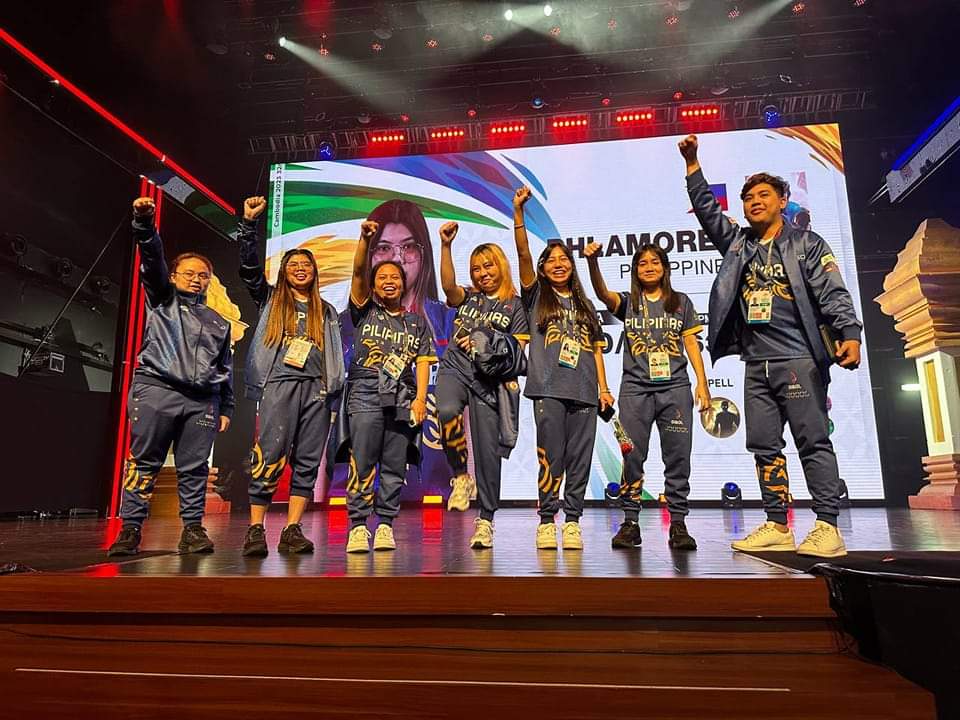 SIBOL MLBB team posing in the SEA Games 2023 Esports 