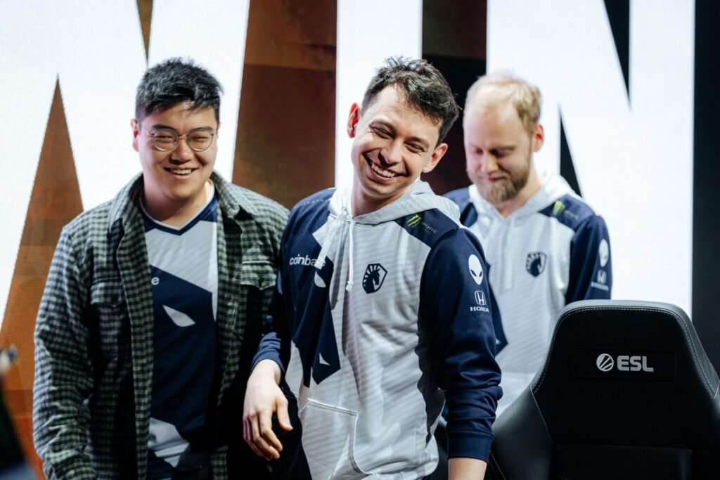 Team Aster disrupts Team Liquid’s Roshan plans with this epic play at the Berlin Major