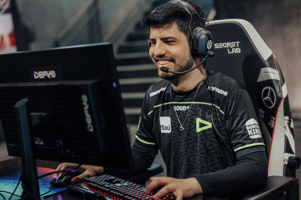 Robo on stage mid-match smiling - image via Colin Young-Wolff/Riot Games