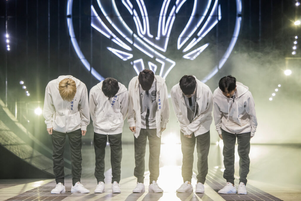 PSG take a bow following a win over LOUD - image via Colin Young-Wolff/Riot Games