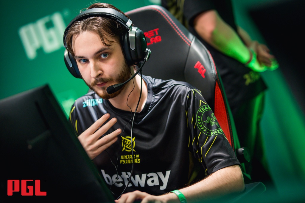 Hampus on stage staring at the camera.