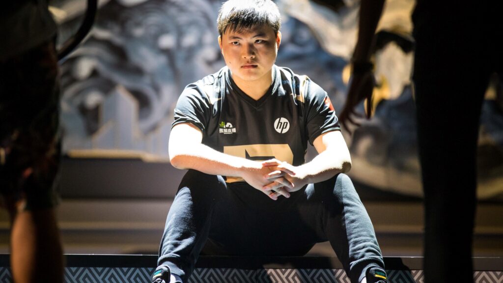 Uzi is rumored to return to League of Legends with EDG