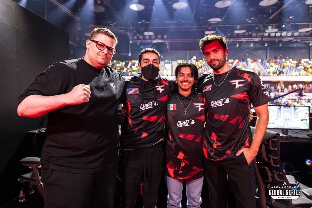 Snip3down and the FaZe Apex team