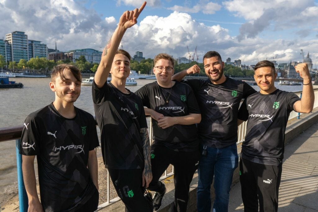 Th0rfinnnnn and his teammates