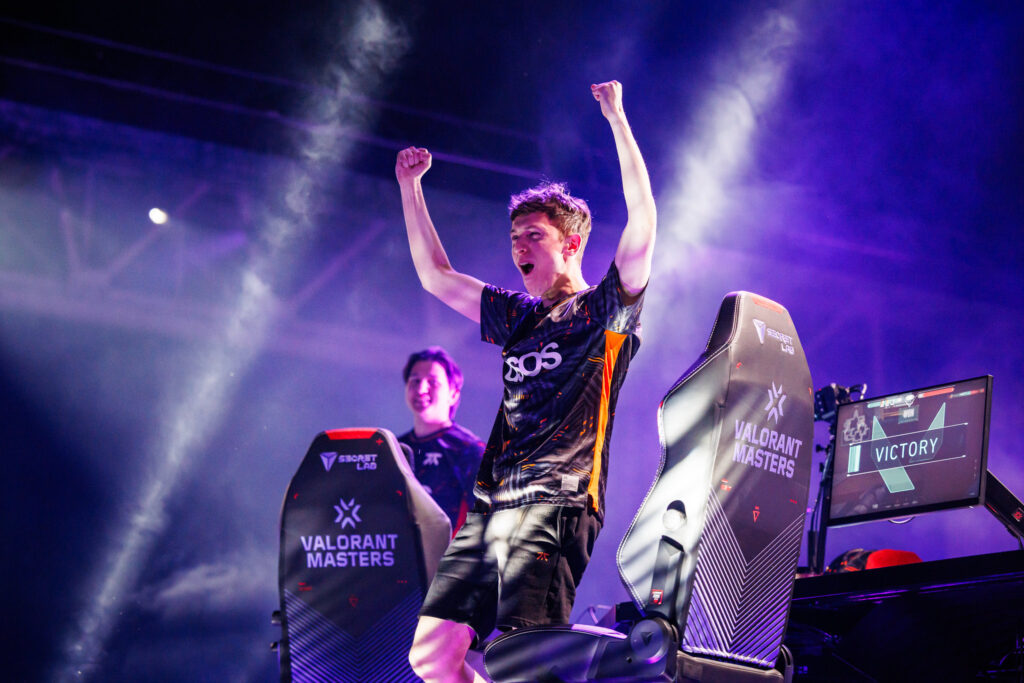 Fnatic take down Zeta Division in dominant fashion at Champions LA