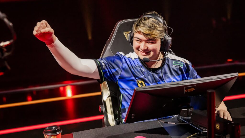 C0M talks EG bonding as a team and what winning Champions would mean to him