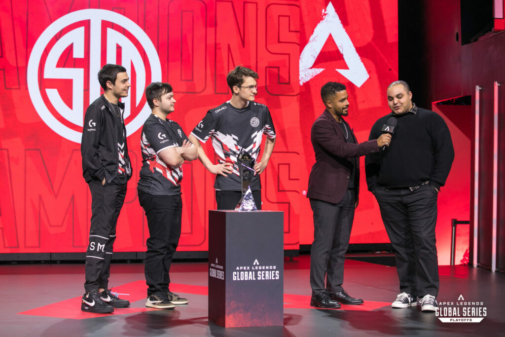 TSM Raven being interviewed by Raynday