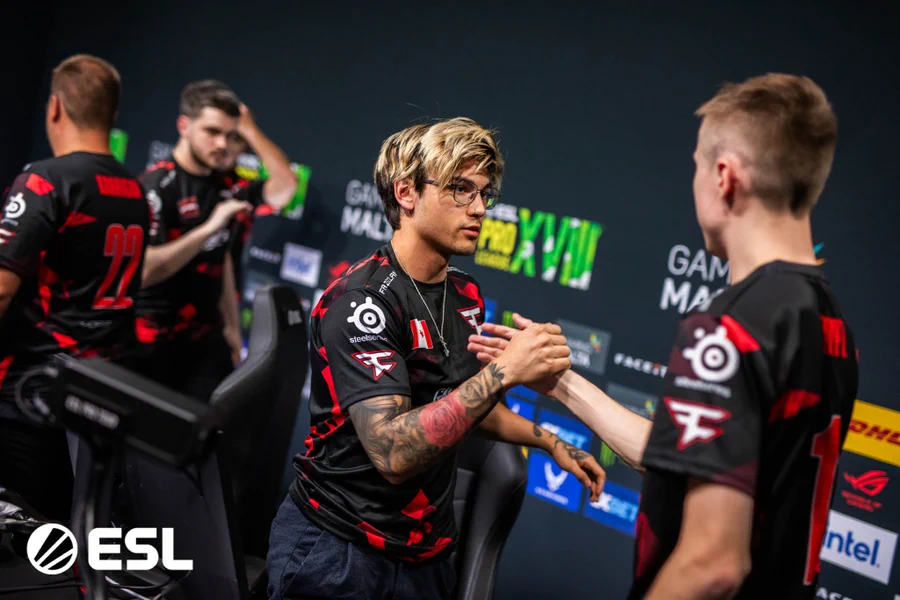 Twistzz cheering with Ropz after FaZe take down Fnatic in a clinical fashion on Nuke (16-3)