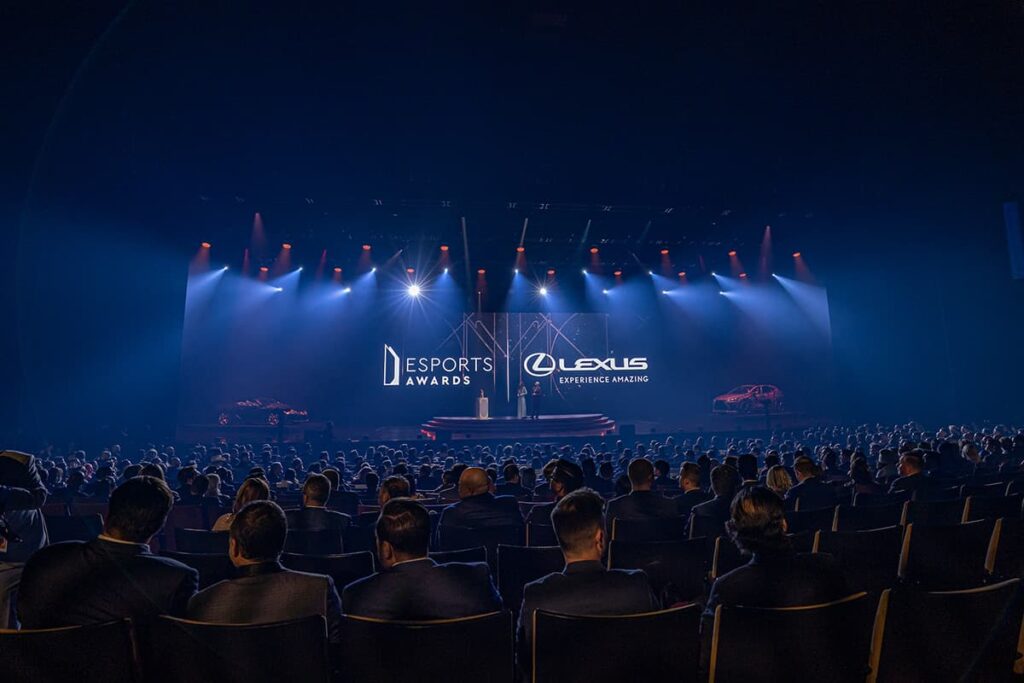 A packed crowd watches as an Esports Awards finalist is announced as the winner.