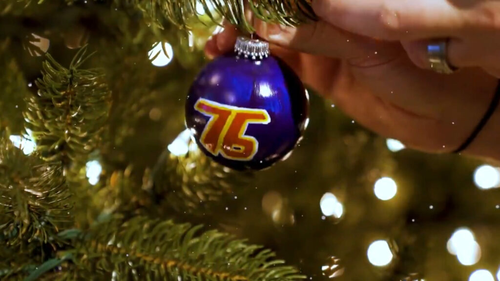 Solider: 76 holiday tree decoration