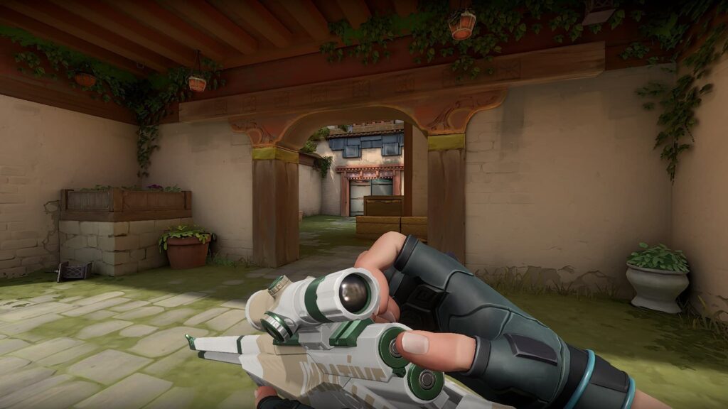 The white/tan version of the Outlaw Ego skin.